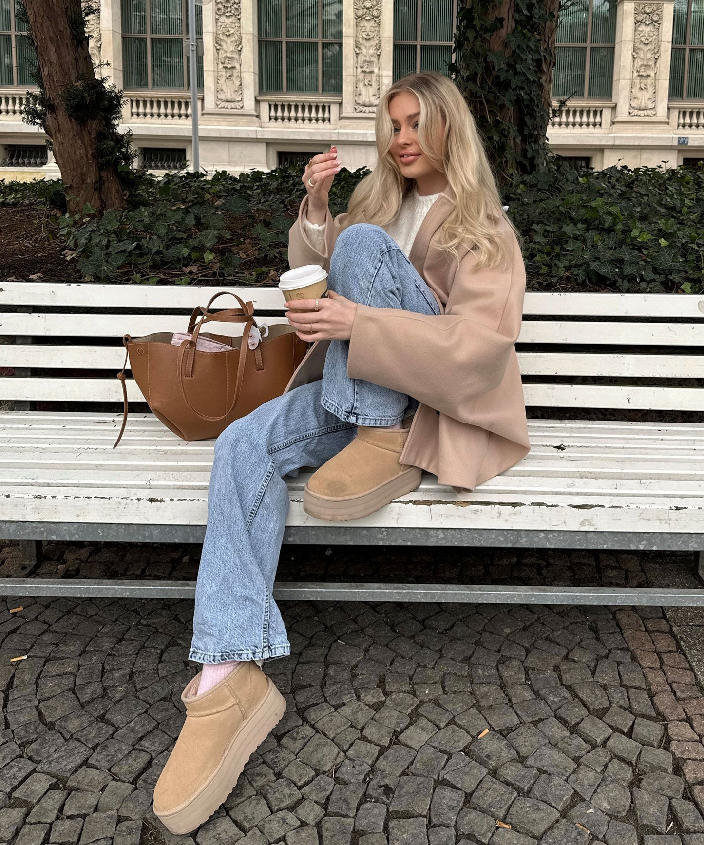 Joana oversized jas in beige