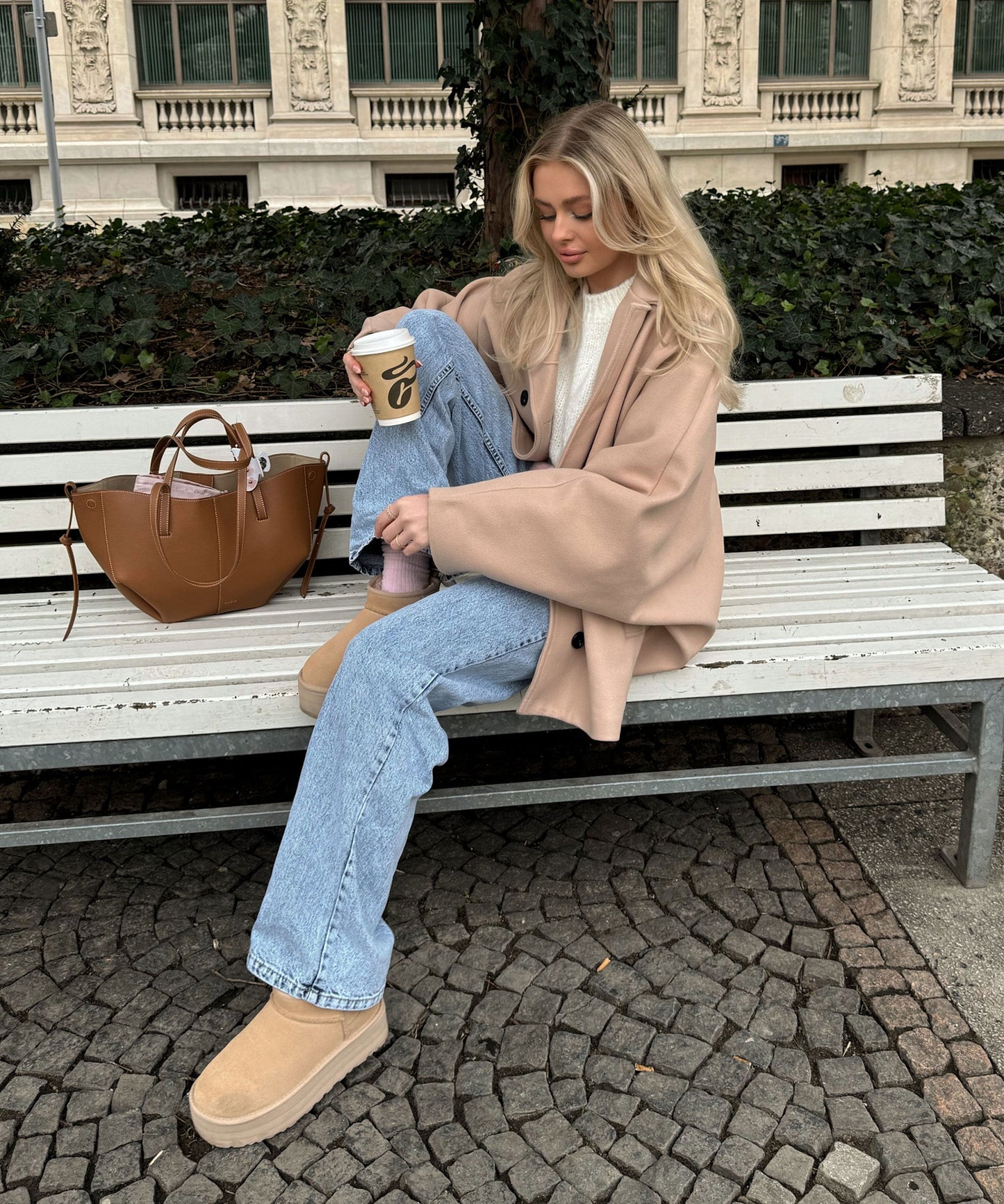 Joana oversized jas in beige