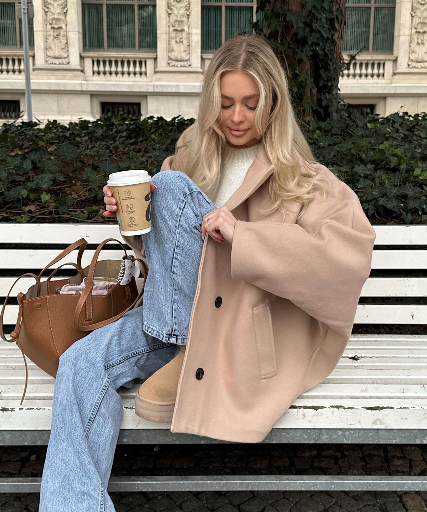 Joana oversized jas in beige