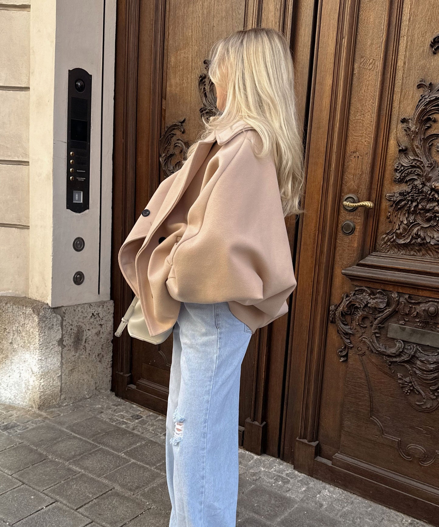 Joana oversized jas in beige
