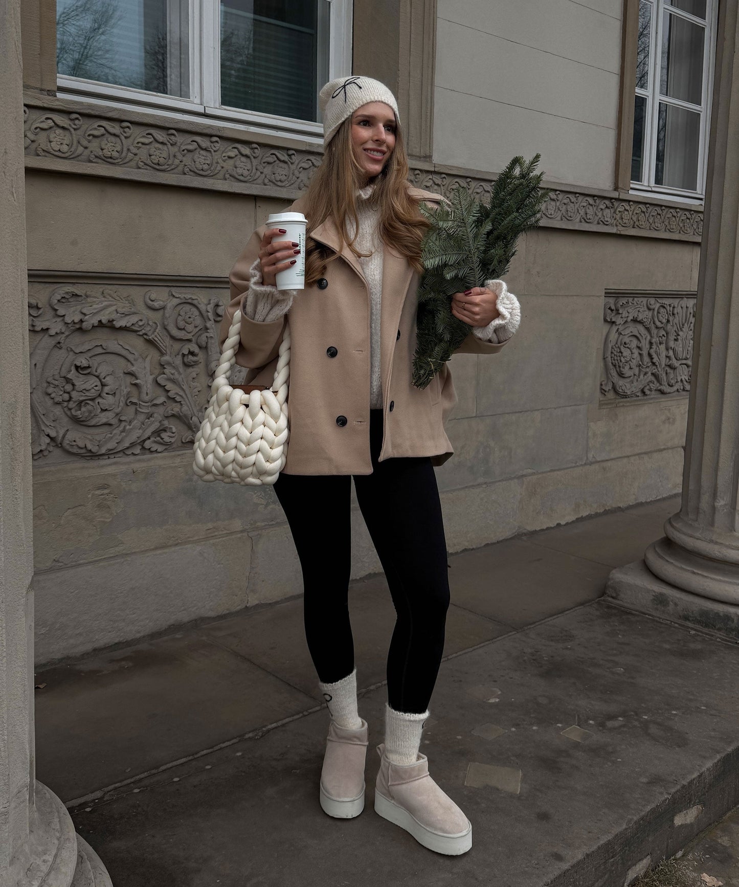 Joana oversized jas in beige